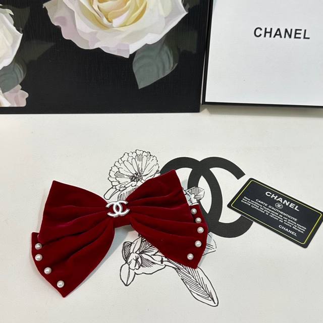 特 配专柜包装 Chanel 香奈儿 最新蝴蝶结中古五金丝绒发夹# 信我 人手必备的单品 这件必须买 洋气神仙颜值 小仙女要收了它 谁戴谁好看